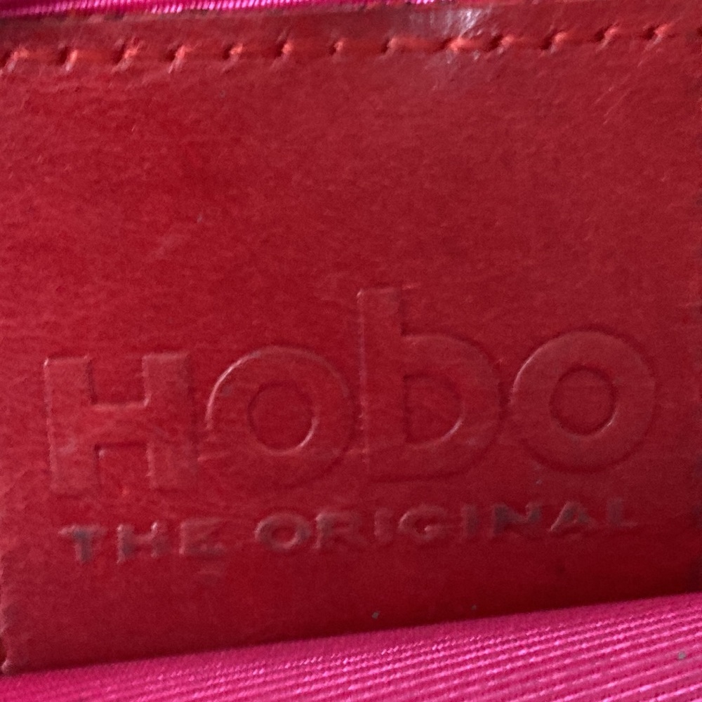 SOLDโผ๏ธ๐Genuine HOBO Beige & Gold Leather Wallet - Picture 9 of 9